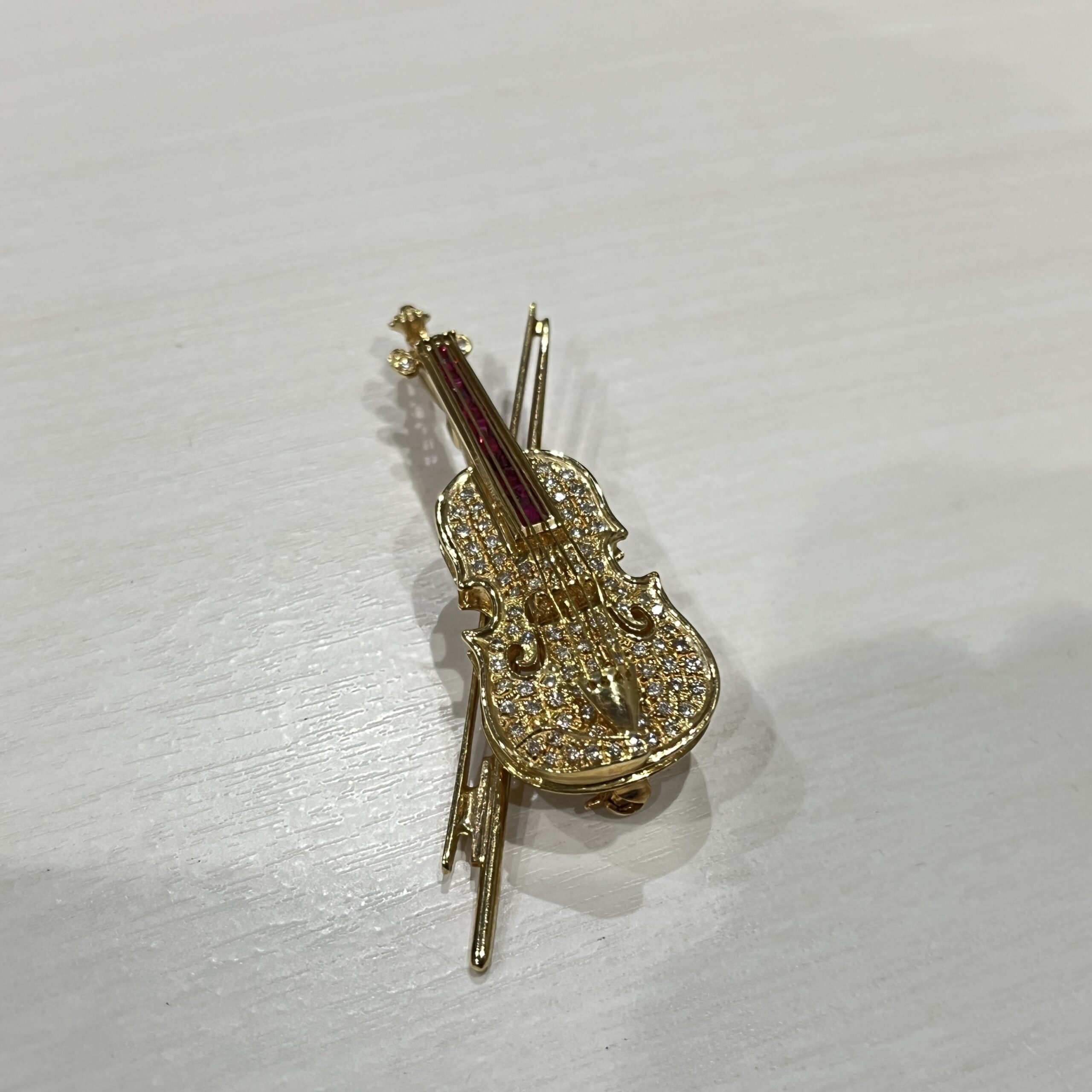 札幌 琴似 宝石買取 K18 バイオリン デザインブローチ