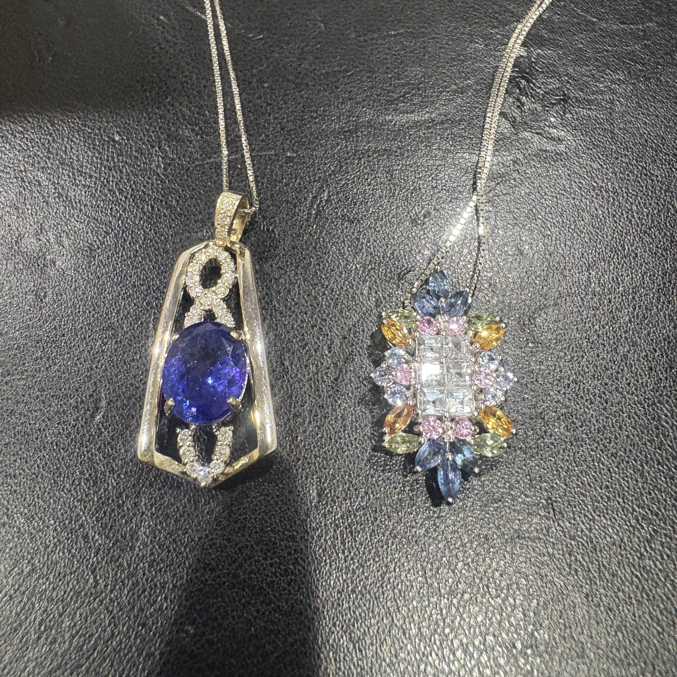 タンザナイトとマルチカラーサファイアのネックレス